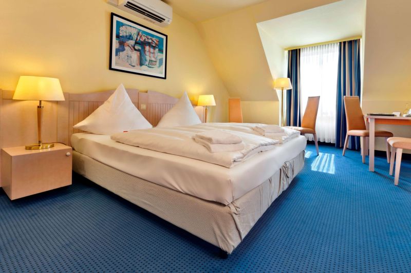 TRYP By Wyndham Luebeck Aquamarin