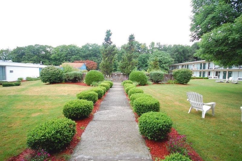 Magnuson Hotel Lenox