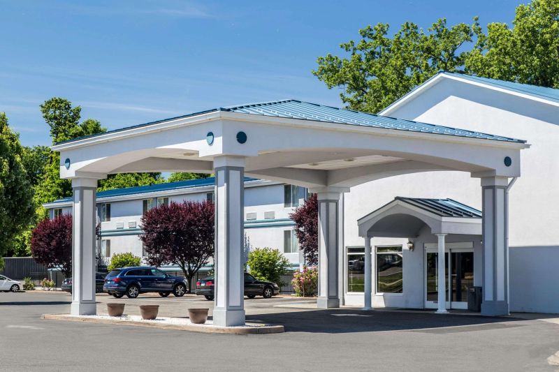 Quality Inn & Suites Danbury Near University