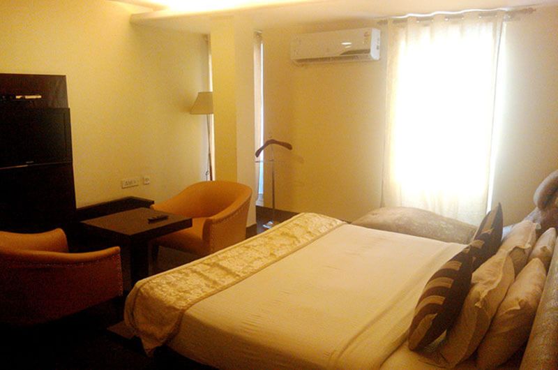 Las mejores ofertas de White Klove Deluxe Delhi