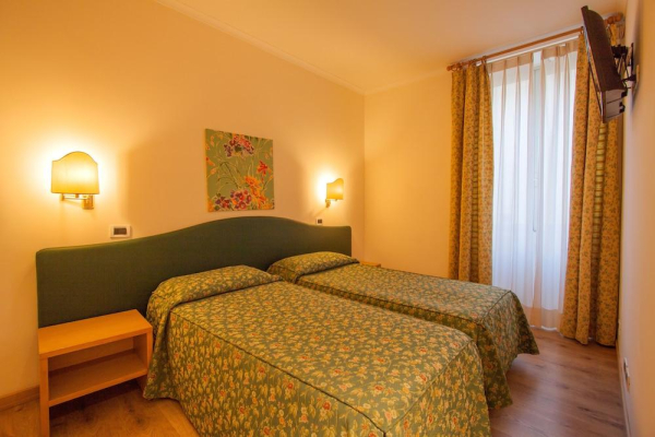 Las mejores ofertas de LAURENTIA Via Vittorio Veneto