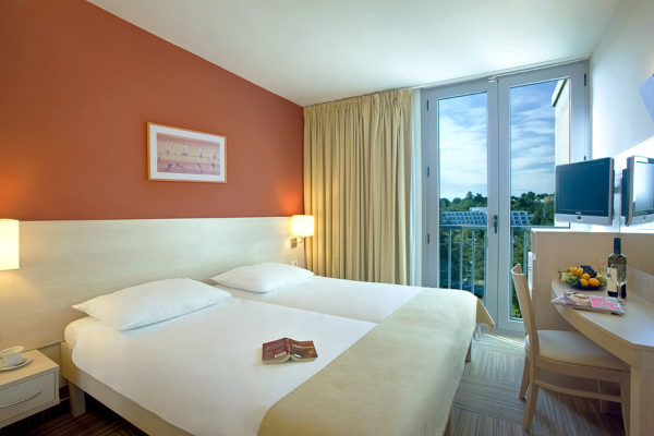 Las mejores ofertas de Crystal Sunny Hotel by Valamar Porec