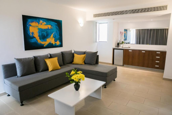 Las mejores ofertas de Theo Sunset Bay Hotel Paphos