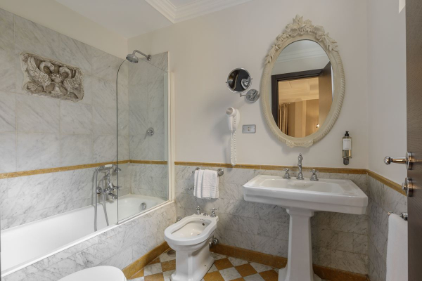 Las mejores ofertas de HOTEL ROYAL COURT Roma