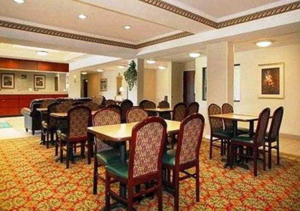 Las mejores ofertas de Red Roof Inn Suites Indianapolis Airport Indianapolis
