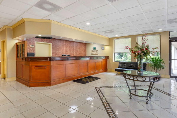 Las mejores ofertas de Quality Inn & Suites Hanes Mall Downtown 
