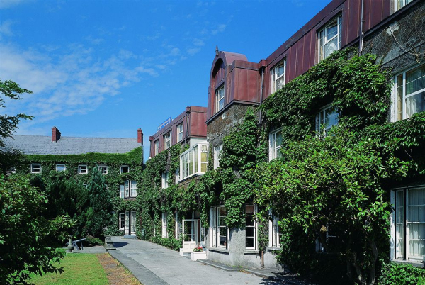 Las mejores ofertas de OLD GROUND HOTEL Ennis