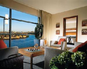 Canary Riverside Plaza