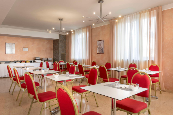 Las mejores ofertas de Best Western Hotel Cavalieri Della Corona Milan