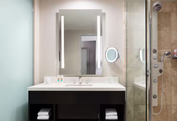 Las mejores ofertas de The Lofton Hotel Minneapolis, Tapestry Collection  Minneapolis