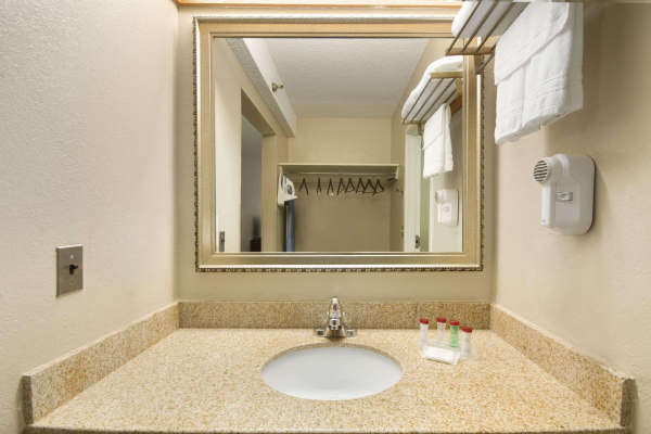 Las mejores ofertas de Ramada By Wyndham Raleigh Raleigh