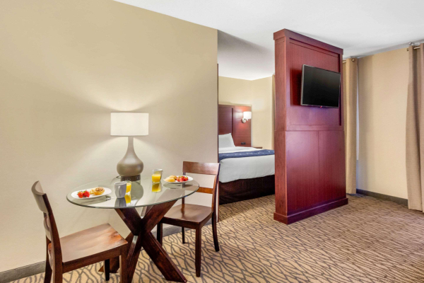 Las mejores ofertas de Comfort Suites Downtown Windsor Windsor