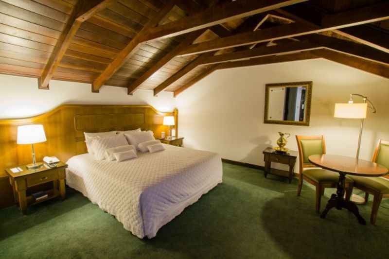 Johnsccher by SJ San Juan Curitiba