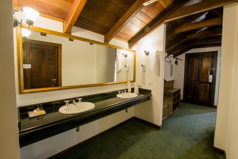 Johnsccher by SJ San Juan Curitiba