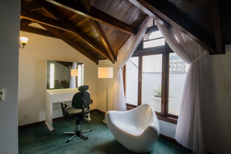 Johnsccher by SJ San Juan Curitiba