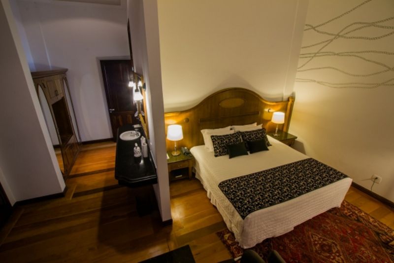 Johnsccher by SJ San Juan Curitiba