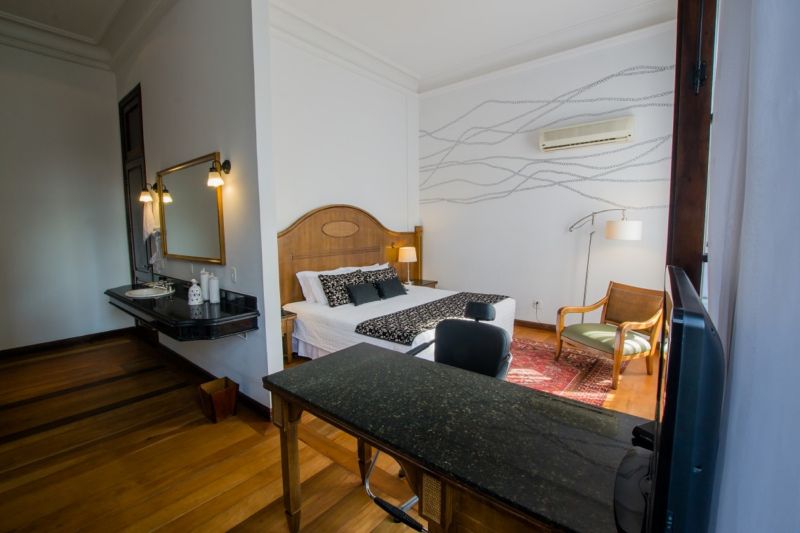 Johnsccher by SJ San Juan Curitiba