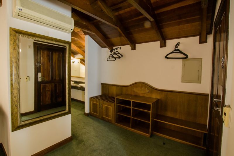 Johnsccher by SJ San Juan Curitiba