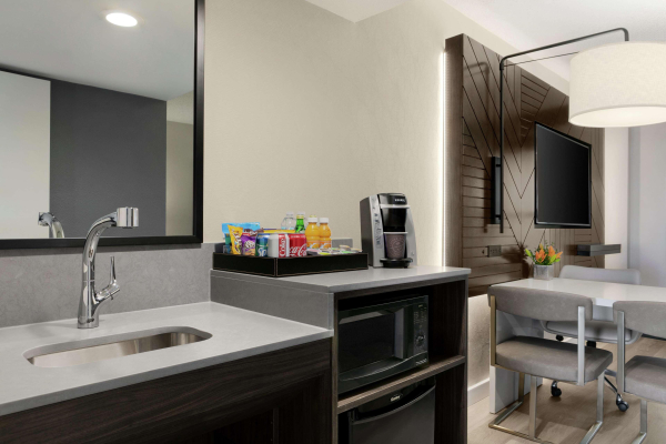 Las mejores ofertas de Embassy Suites by Hilton Los Angeles Downey Downey 