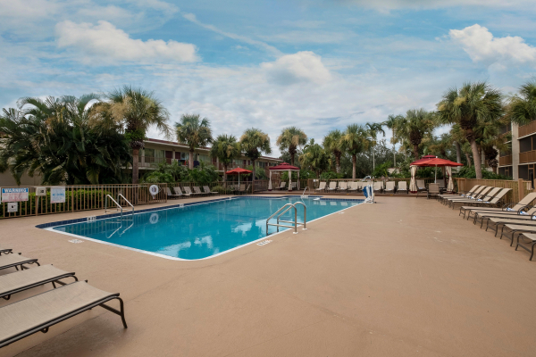 Las mejores ofertas de Red Roof PLUS+ & Suites Naples Downtown-5th Ave S Naples 