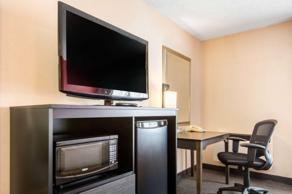 Las mejores ofertas de Quality Inn & Suites Toronto Mississauga Beach