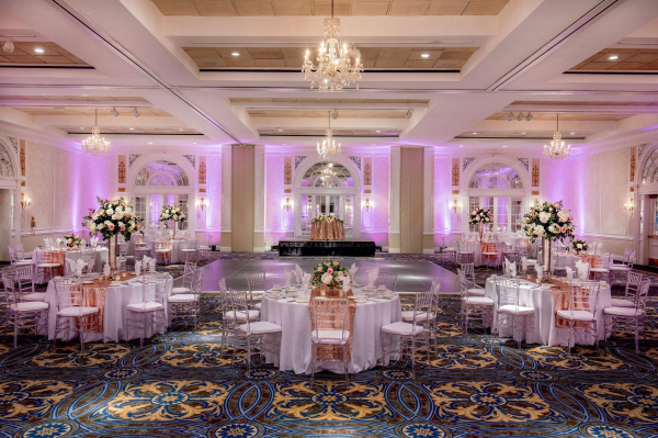 Las mejores ofertas de Roanoke & Conference Center A Curio by Hilton Roanoke