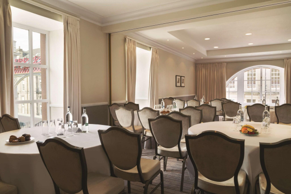 Las mejores ofertas de The Caledonian Edinburgh, Curio Collection by Hilt Edimburgo