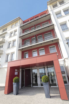 PARK AND SUITES ELEGANCE CORNEBARRIEU