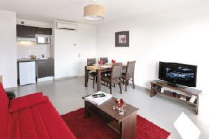 PARK AND SUITES ELEGANCE CORNEBARRIEU