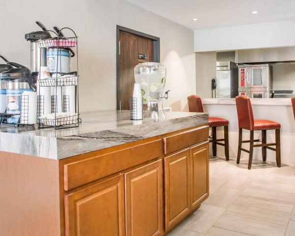 Las mejores ofertas de Clarion Inn & Suites Springfield Springfield