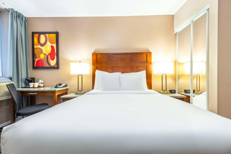Quality Inn & Suites Downtown Vancouver