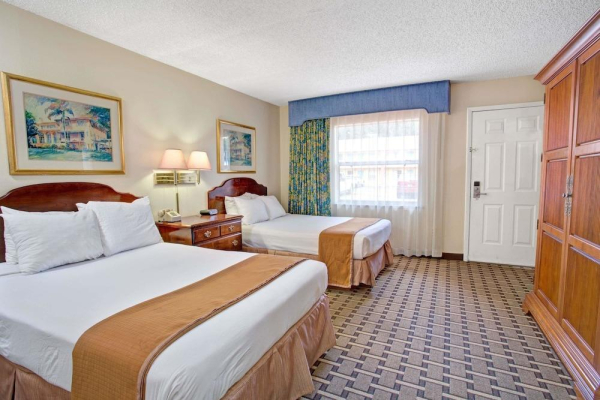 Las mejores ofertas de HOWARD JOHNSON BY WYNDHAM LAKE FRONT PARKKISSIMMEE Kissimmee