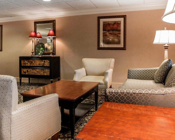 Las mejores ofertas de COMFORT INN Livonia