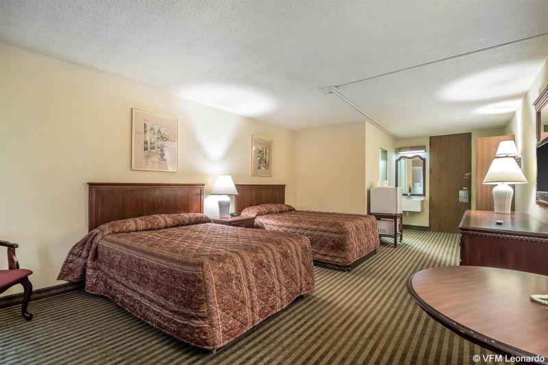 Econo Lodge Inn & Suites Binghamton Area