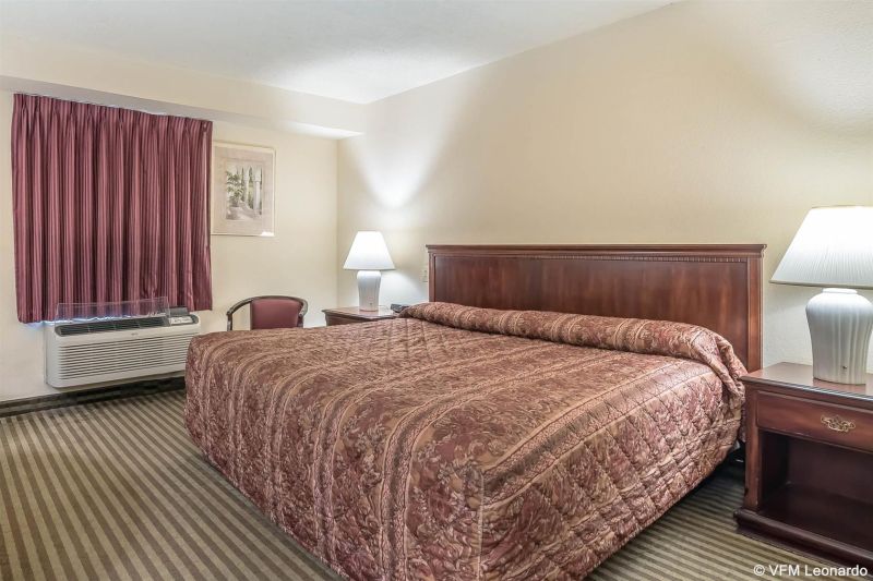 Econo Lodge Inn & Suites Binghamton Area