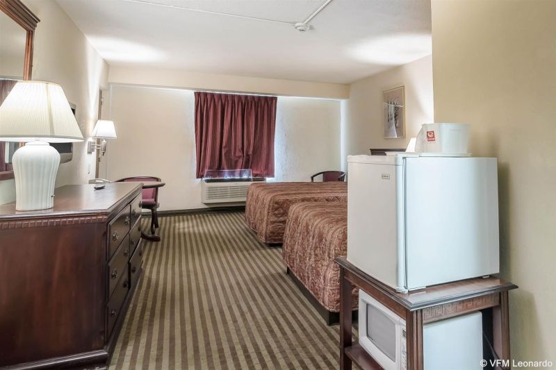 Econo Lodge Inn & Suites Binghamton Area