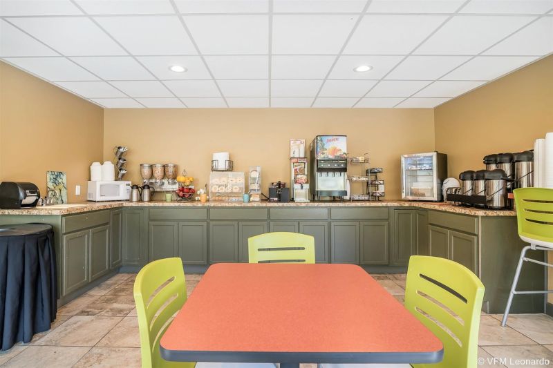 Econo Lodge Inn & Suites Binghamton Area