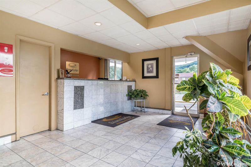 Econo Lodge Inn & Suites Binghamton Area