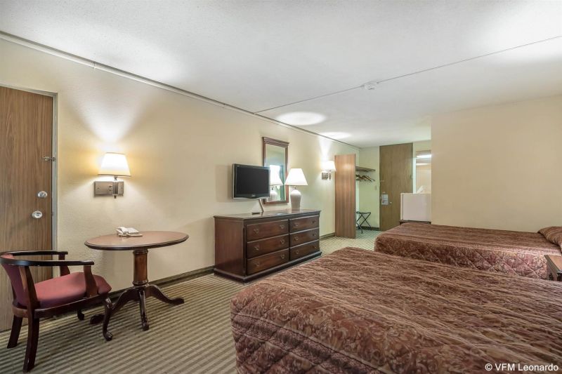 Econo Lodge Inn & Suites Binghamton Area