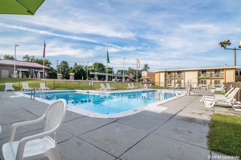 Econo Lodge Inn & Suites Binghamton Area