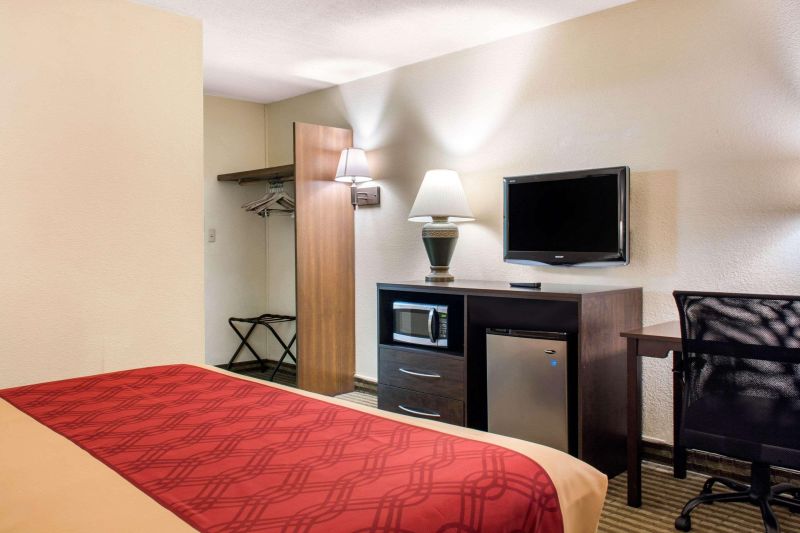 Econo Lodge Inn & Suites Binghamton Area