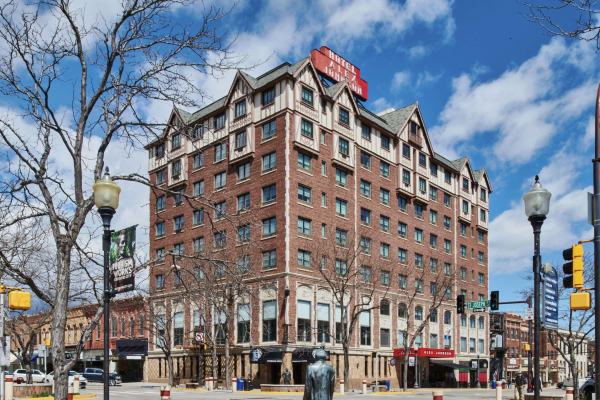 Las mejores ofertas de Hotel Alex Johnson, Curio Collection By Hilton Rapid City