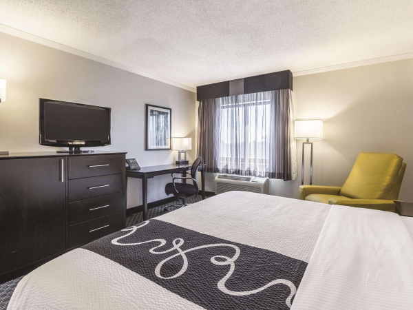 Las mejores ofertas de La Quinta Inn & Suites Cleveland - Airport North Cleveland 