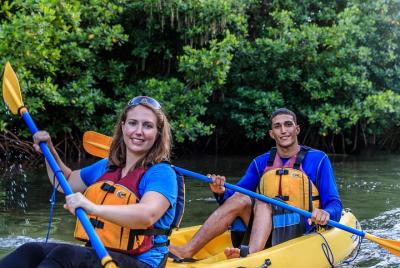 Recorrido nocturno en kayak por la bahía bioluminiscente a las 18