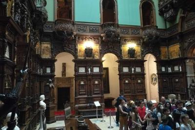 Excursión de día completo a los castillos de Peles y Bran en Ruma