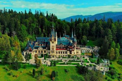 Transilvania, el castillo de Drácula, el castillo de Peles desde  Transilvania, el castillo de Drácula, el castillo de Peles desde