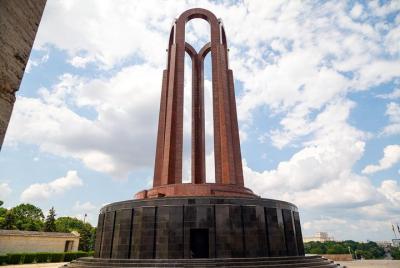 Comunismo Medio día con almuerzo incluido Comunismo Medio día con almuerzo incluido