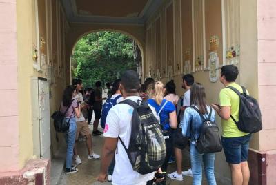 Tour clásico peatonal con degustación de comida tradicional en Or