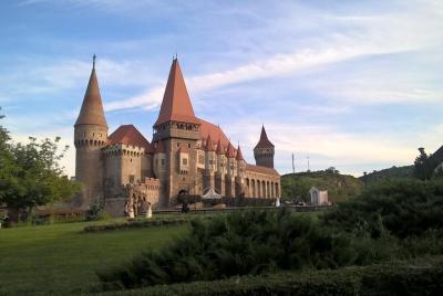 Excursión de un día al castillo de Corvin y Sibiu (y vuelta) desd