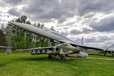Tour privado al museo de aviación más grande de Rusia (en automóv